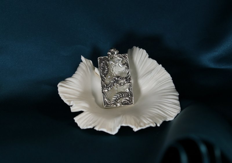 蛇対門シリーズ / 元初 蛇巻きベゴニアペンダント - ネックレス - スターリングシルバー シルバー