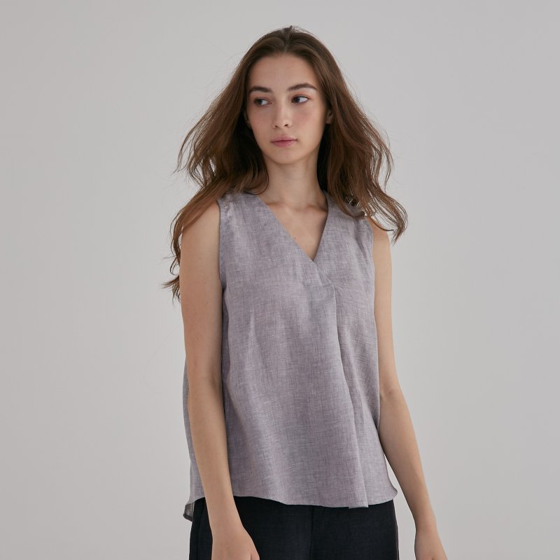 Pleated V-Neck Tank Top – Mineral Gray - เสื้อกั๊กผู้หญิง - ผ้าฝ้าย/ผ้าลินิน สีเทา