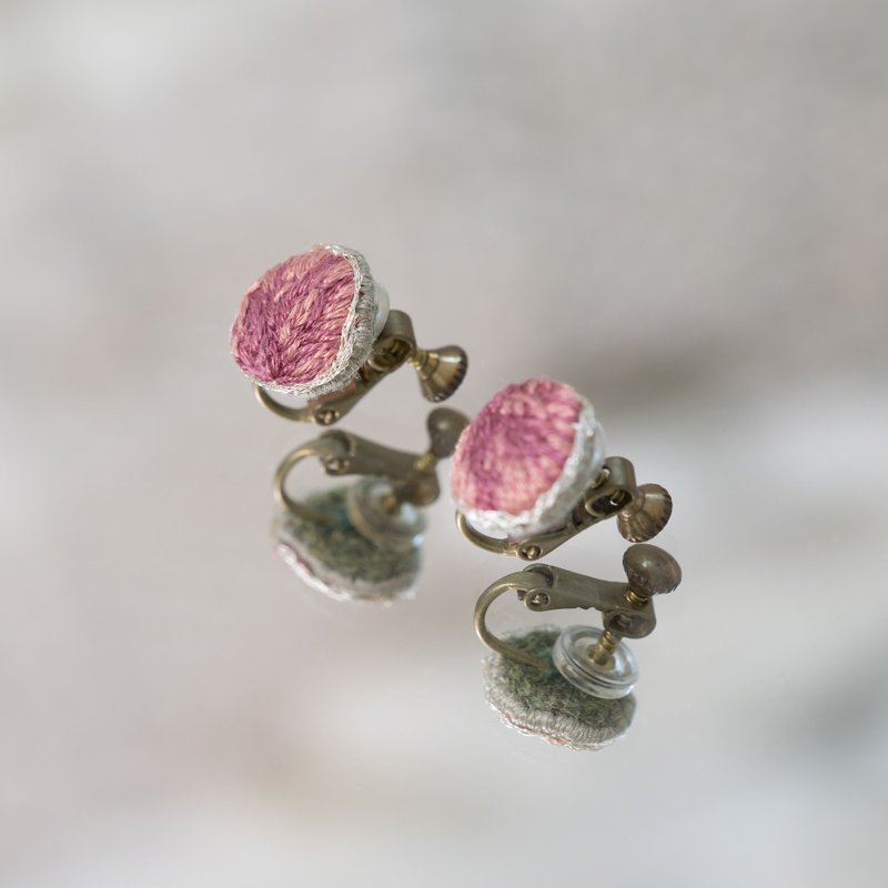 果實刺繡耳環 野莓 - 耳環/耳夾/耳骨夾 - 繡線 紅色