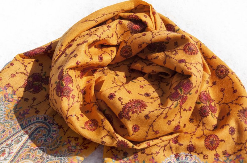 手織圍巾 編織圍巾 保暖毛毯 羊絨毯 刺繡毛毯 喀什米爾Cashmere/羊絨圍巾/純羊毛圍巾披巾/戒指絨披肩-刺繡花朵 - 圍巾/披肩 - 羊毛 多色