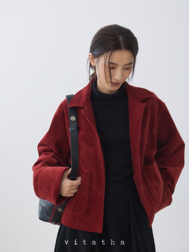 黑色/紅色 拉長身線經典紅黑百搭復古挽袖燈芯絨PU皮短外套 - 女大衣/外套 - 棉．麻 紅色