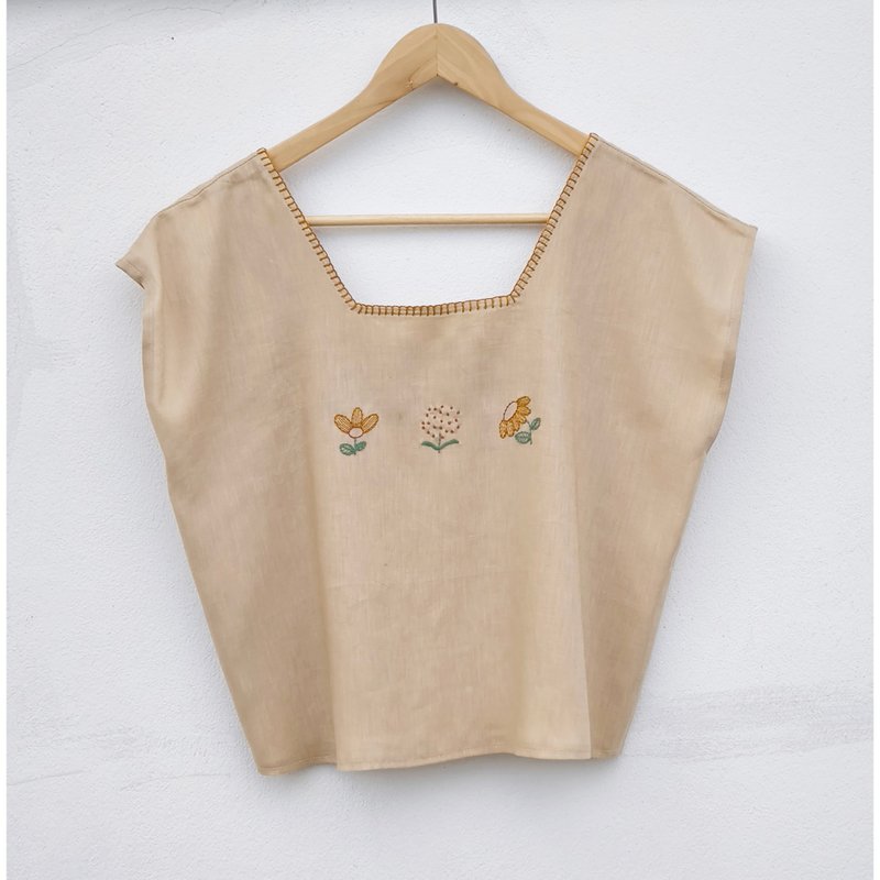 Embroidery | Linen | Square neck shirt, light brown - 女襯衫 - 棉．麻 卡其色