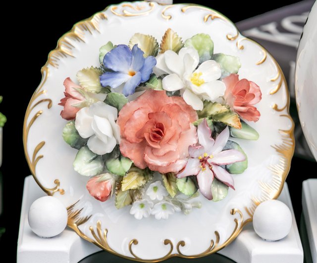 Limited edition British-made Royal Crown Derby Queen's 1990