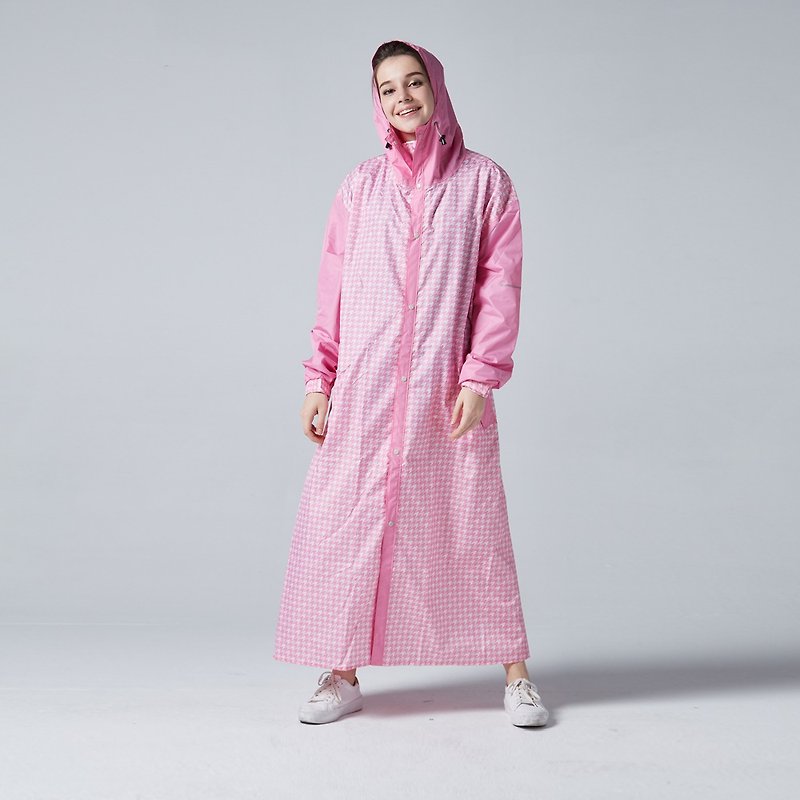 BAOGANI寶嘉尼 B06 千鳥格背包客雨衣(粉紅) - 雨傘/雨衣 - 防水材質 粉紅色