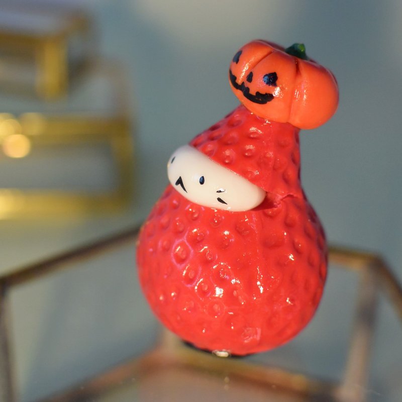 Halloweenカボチャ乗せ苺ぼうや - 擺飾/家飾品 - 黏土 紅色