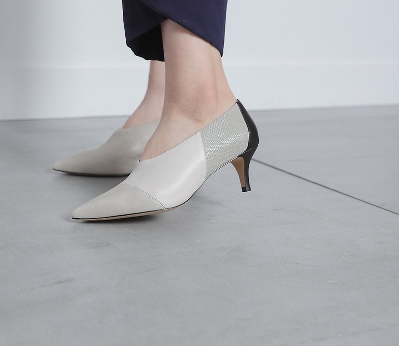 Apricot gray beveled V mouth color matching pointed low heel shoes - รองเท้าหนังผู้หญิง - หนังแท้ สีเทา