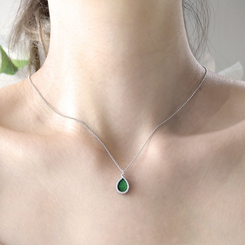 Natural Green Jade Necklace - สร้อยคอ - หยก สีเขียว