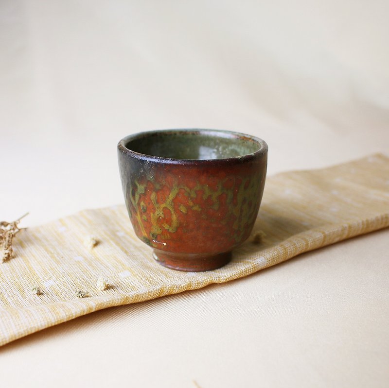High Grip Cup Grey Glazed New Color Firewood Fired Pottery Handmade Works | Kyu Kiln Gift Cups - ถ้วย - ดินเผา สีส้ม