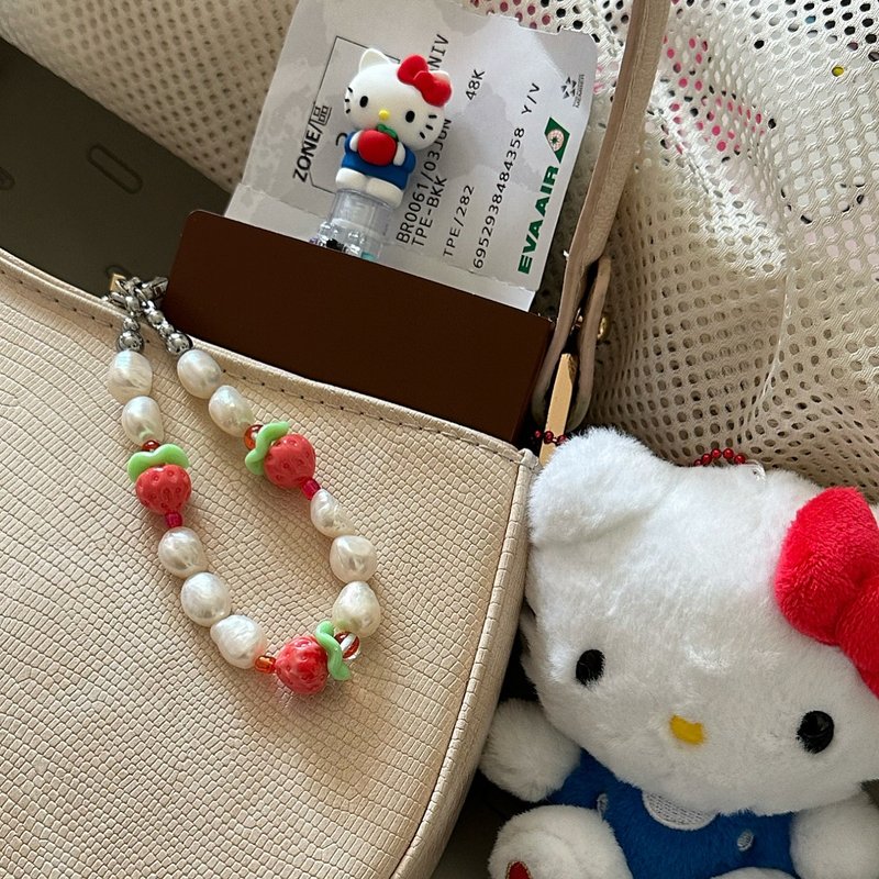 STRAWBERRY KEYCHAIN - Keychains - Pearl 