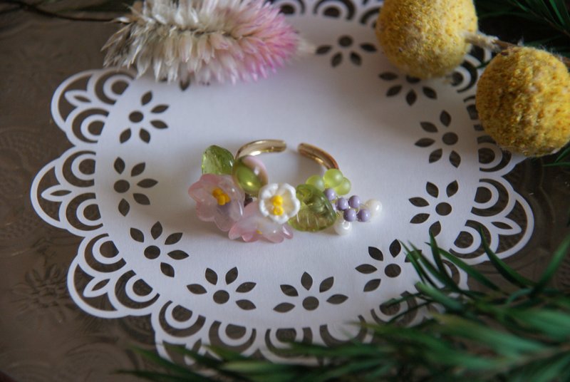 【Flowers】Handmade Czech Bead Flower Ring - General Rings - Colored Glass Pink