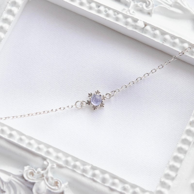 Tanzanite Stone Bracelet in Sterling Silver Snowflake - สร้อยข้อมือ - เครื่องเพชรพลอย สีเงิน