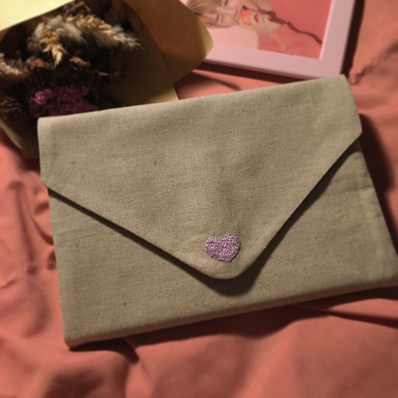 Love Letter 情書 手工刺繡書衣 可客製名字刺繡 A5 厚度可調 - 書衣/書套 - 亞麻 卡其色