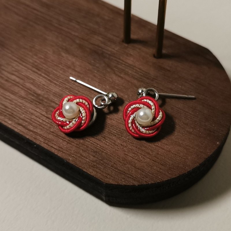 【Veverka】Pearl Rosette-Red water-tipped earrings braided mizuhiki customized - Earrings & Clip-ons - Paper Red