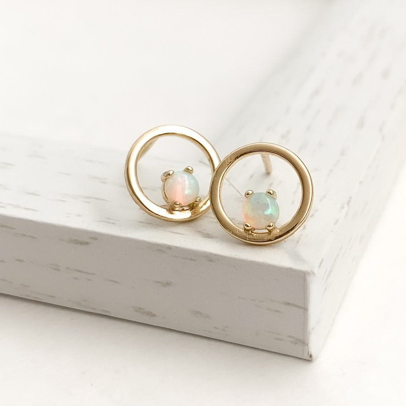 White Opal circle pierce / earring Earrings Simple natural stone White protein stone - ต่างหู - โลหะ สีทอง