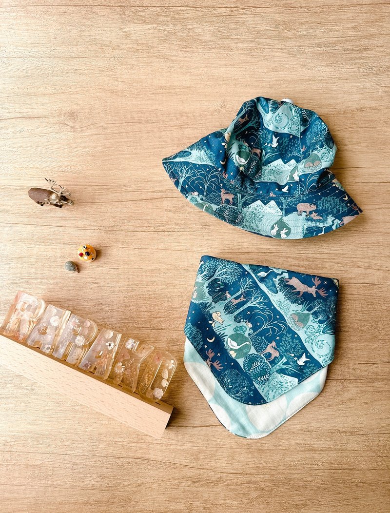 -RARAKO樂子手創-彌月禮收涎禮 寶寶圍兜+遮陽帽禮盒-森林童話 - 彌月禮盒 - 棉．麻 藍色