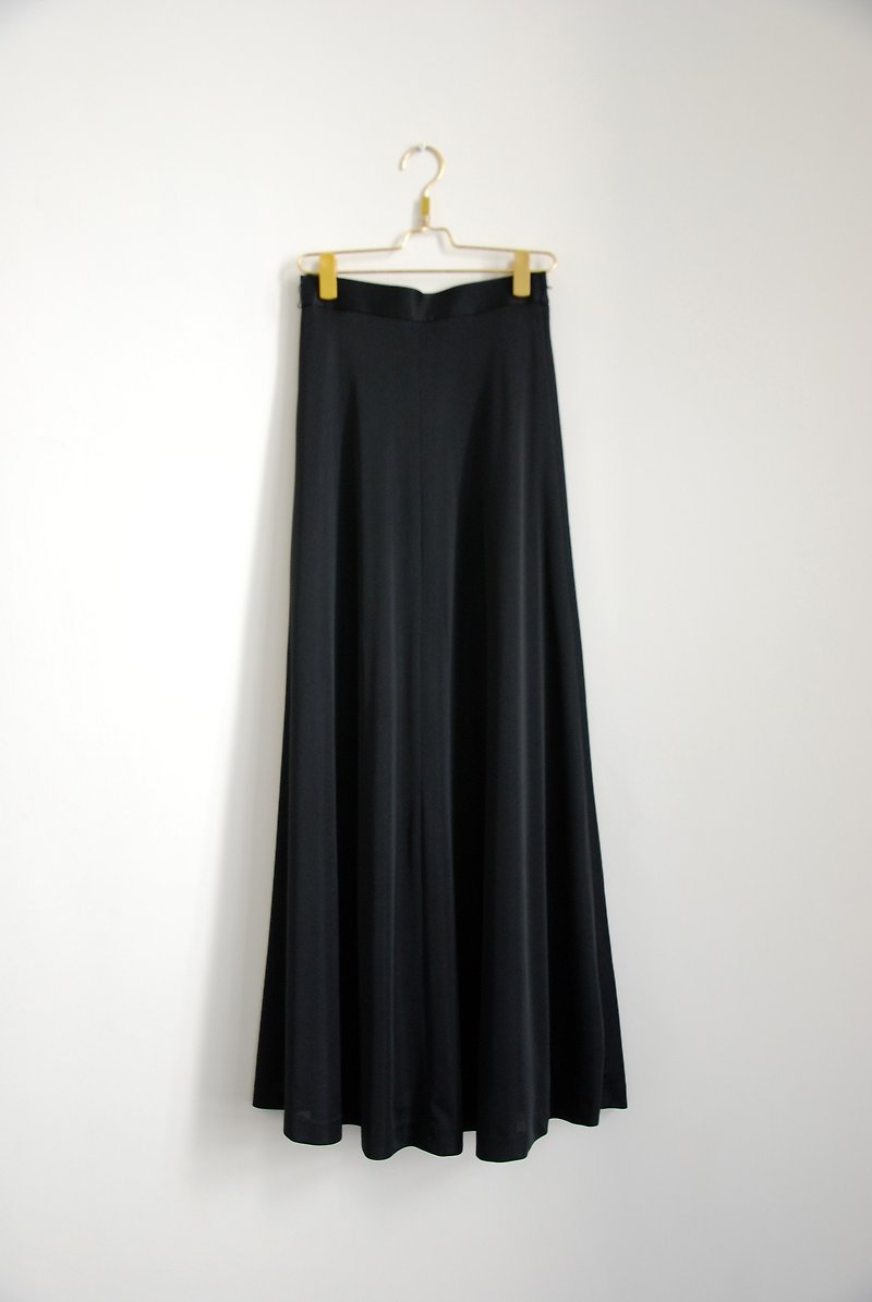 Plain black vintage dress - กระโปรง - วัสดุอื่นๆ 