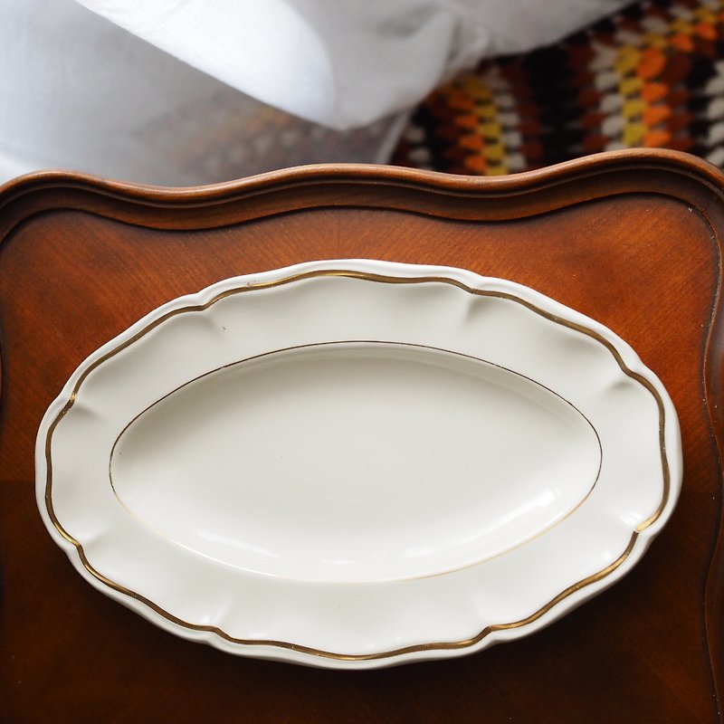 French Vintage Sarreguemines Oval Plate - จานและถาด - ดินเผา ขาว