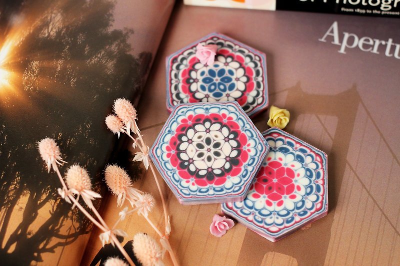 So Good_Handmade Kaleidoscope Face Soap [Hexagon] | Handmade Soap, Small Wedding Items, Gifts - สบู่ - วัสดุอื่นๆ 