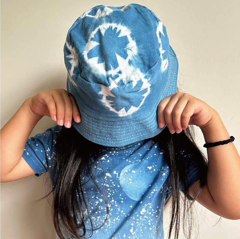 Ikawa wood indigo woven children's indigo bucket hat | Lightweight foldable hat sun protection visor - หมวกเด็ก - ผ้าฝ้าย/ผ้าลินิน สีน้ำเงิน