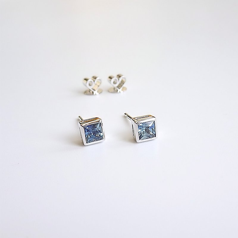 Natural Sapphire Square Princess Cut 18K White Solid Gold Stud Earrings  0.558ct - ต่างหู - เครื่องเพชรพลอย สีน้ำเงิน
