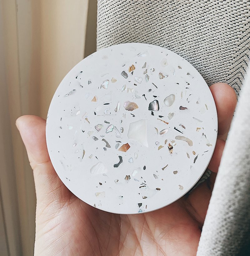 y._.yuuu - Shell fragments terrazzo handmade plaster coaster candle holder - Items for Display - Other Materials Gray