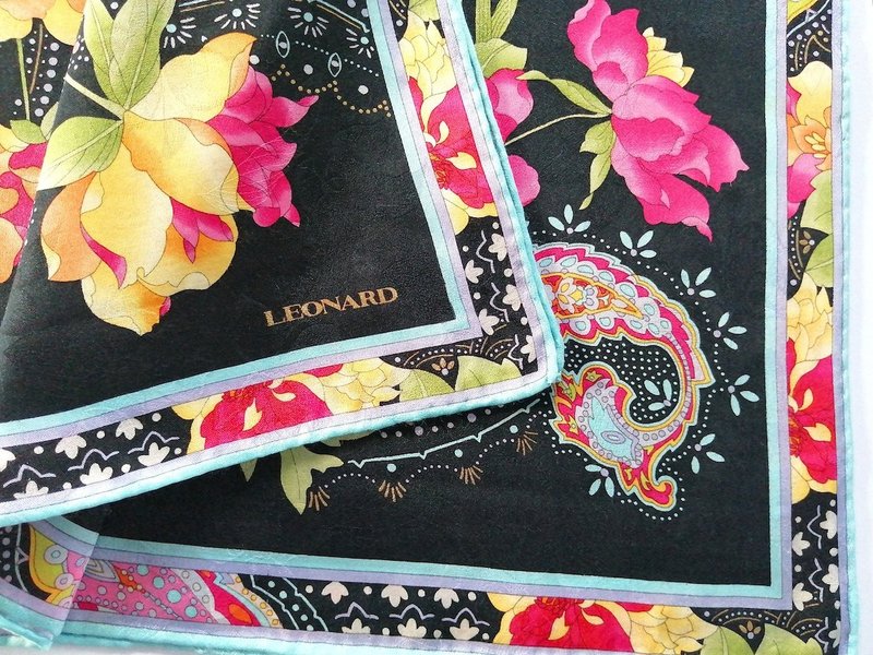 Leonard Vintage Silk Scarf Floral 20.5 x 20.5 inches - ผ้าพันคอ - ผ้าไหม สีดำ