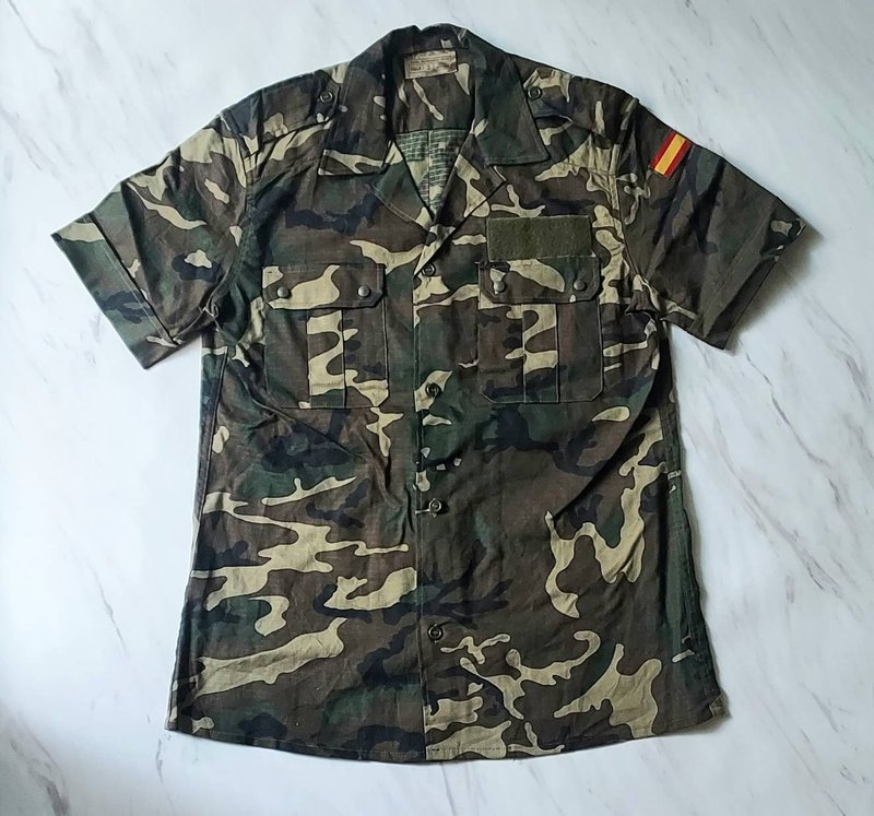 Vintage西班牙公發迷彩短袖軟墊肩襯衫d 防撕裂布料 材質耐用 - 男襯衫/休閒襯衫 - 棉．麻 