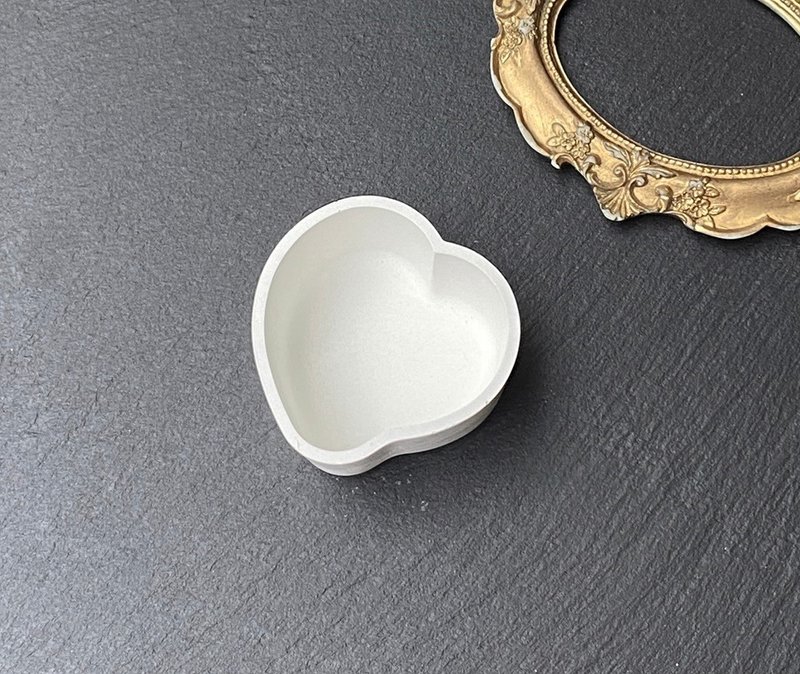 簡約手作白色愛心水泥飾品盒 收納盒 收納飾品 快速出貨 - 擺飾/家飾品 - 水泥 白色