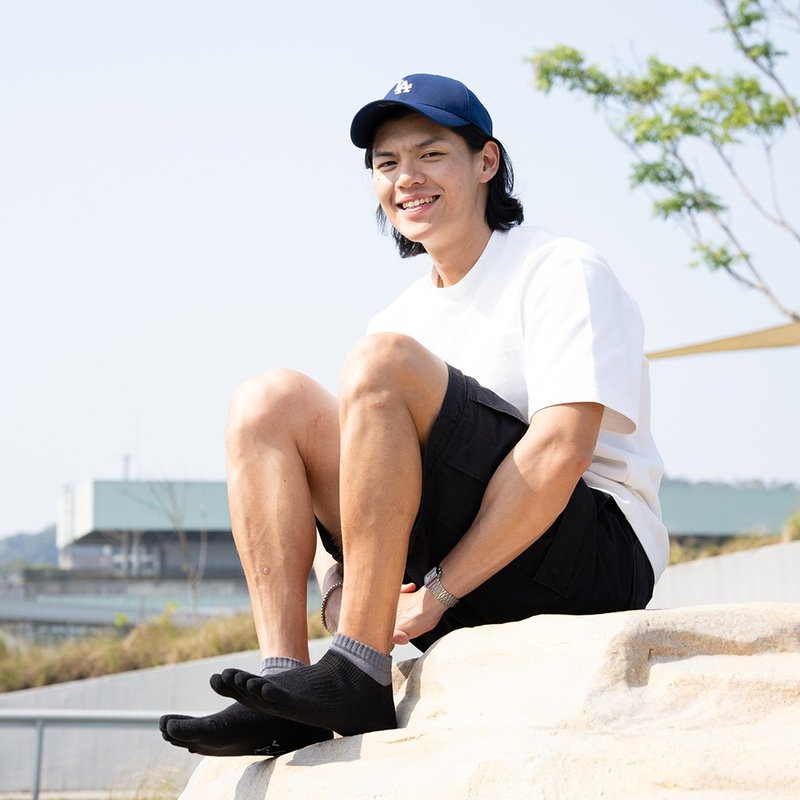 【日和ひより】立體足間五趾襪-曜黑灰-船型-L-除臭/厚底 - 襪子 - 棉．麻 