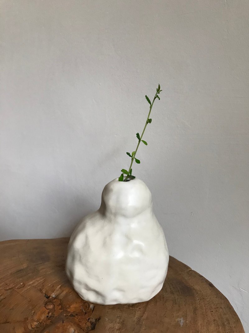Rocks vase - 花瓶/花器 - 陶 白色