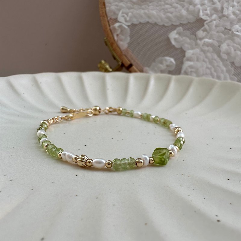 [August Stone] Peridot's Tears | Stone Pearl Bracelet with Adjustable Length - Bracelets - Gemstone Green