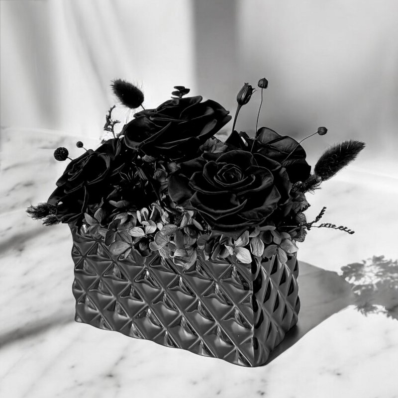 Dark Rose 暮光之城黑玫瑰永生花禮(贈送5ml香氛油) - 乾燥花/永生花 - 植物．花 綠色