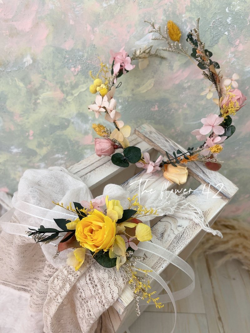 /The flower 42/ Dried and Preserved Flower Head Wreath with Wrist Corsage - เข็มกลัด/ข้อมือดอกไม้ - พืช/ดอกไม้ สีใส