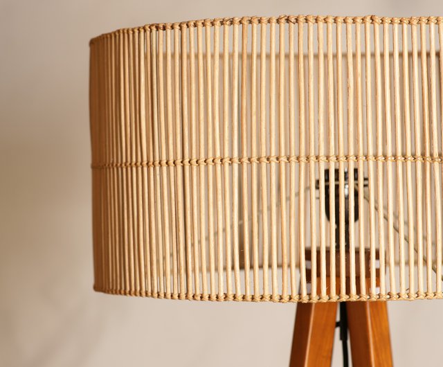 ラタン製フロアランプ ハイタイプ チークの木フロアランプ 5 天然ラタンランプシェード バリ
