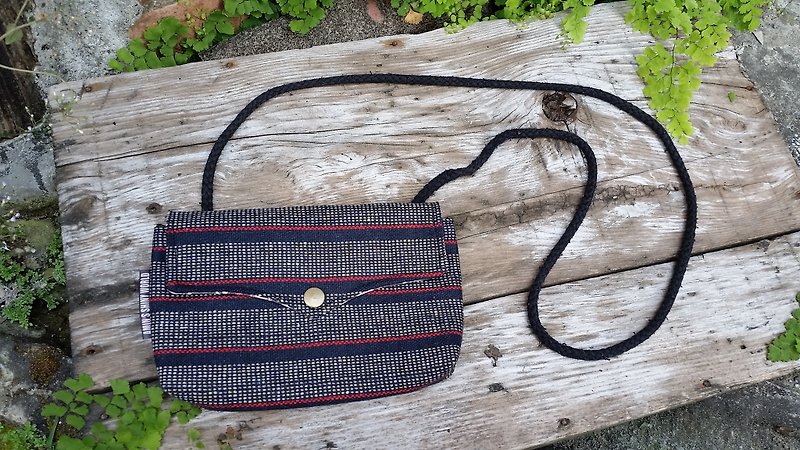 AMIN'S SHINY WORLD custom handmade old cloth cover thick knitting striped buckle Seagull Bag - กระเป๋าแมสเซนเจอร์ - ผ้าฝ้าย/ผ้าลินิน หลากหลายสี