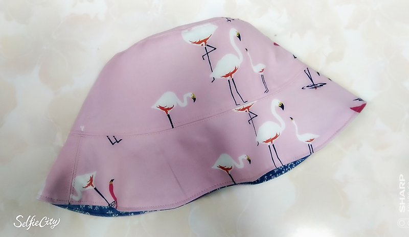 Pink bottom white flamingo denim blue small floral double-sided fisherman hat/sun hat - Hats & Caps - Cotton & Hemp Pink