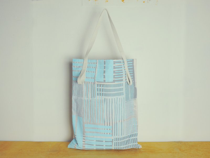 JainJain Large Chic Bag / Environmental Shopping Bag # 22 Tin House Blue / Handprint Limited Edition - กระเป๋าแมสเซนเจอร์ - กระดาษ สีน้ำเงิน