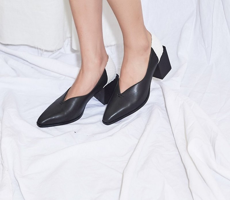 Splicing small square head leather heel shoes black and white - รองเท้าส้นสูง - หนังแท้ สีดำ