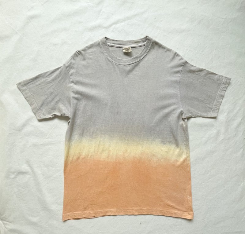 Made in Japan, hand-dyed, bargain, Before Sunset, mud-dyed organic cotton T-shirt, dressed in the sunset, uneven dyeing, Mud dyed organic cotton - เสื้อยืดผู้หญิง - ผ้าฝ้าย/ผ้าลินิน สีส้ม