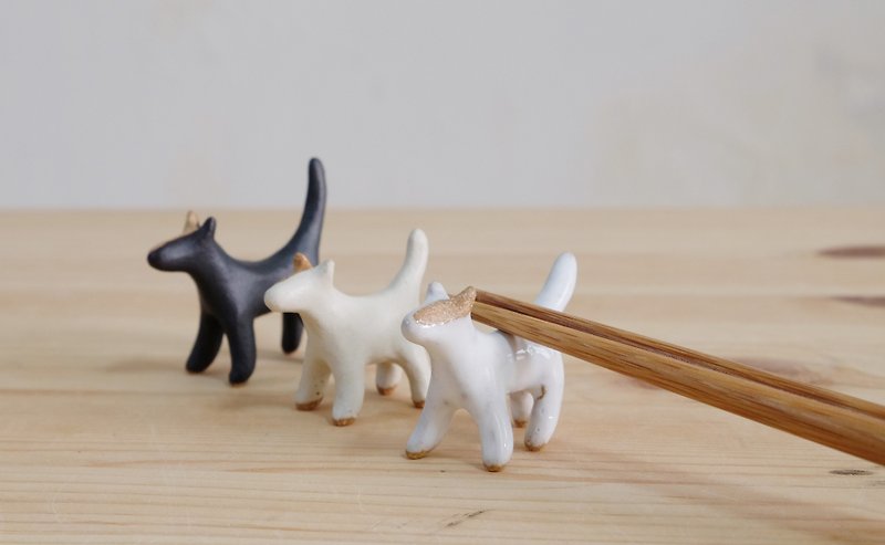 Mini dog chopsticks holder two in - ผ้ารองโต๊ะ/ของตกแต่ง - ดินเผา หลากหลายสี