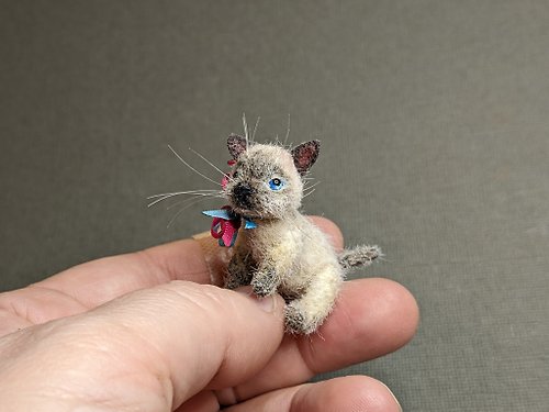 有趣的小狗屋 Miniature Siamese kitten - 3.5 cm One of a kind. It is crocheted. 猫