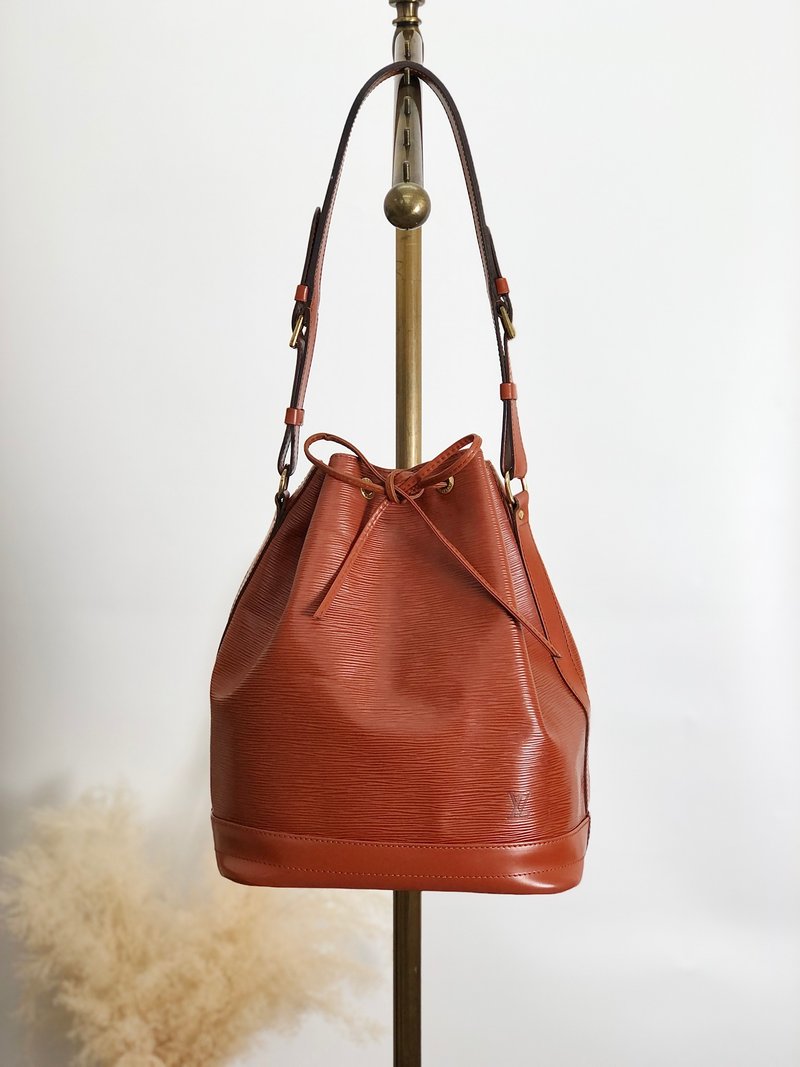 【 日本直送　名牌中古包 】LOUIS VUITTON ルイヴィトン エピ ショルダーバッグ ブラウン レザー ノエ 巾着 vintage zbshaj - 側背包/斜背包 - 真皮 咖啡色