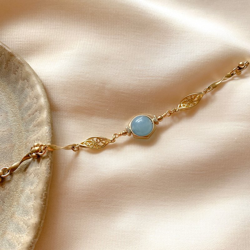 Blue sky - Brass bracelet - สร้อยข้อมือ - เครื่องเพชรพลอย หลากหลายสี