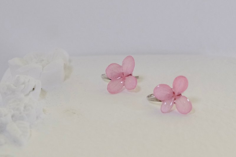 Japanese Preserved Flower Earrings - ต่างหู - เรซิน สึชมพู