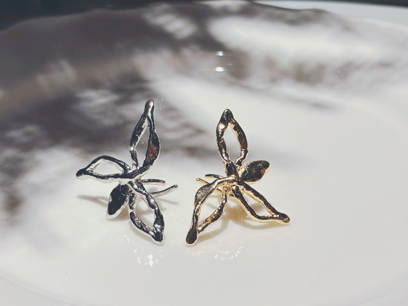 花蝶耳扣Earcuff-單只 - 耳環/耳夾/耳骨夾 - 銀 銀色