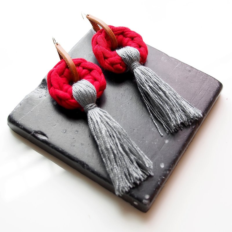 Handmade earring crochet circle shape candy red and tassel - 耳環/耳夾 - 其他材質 紅色