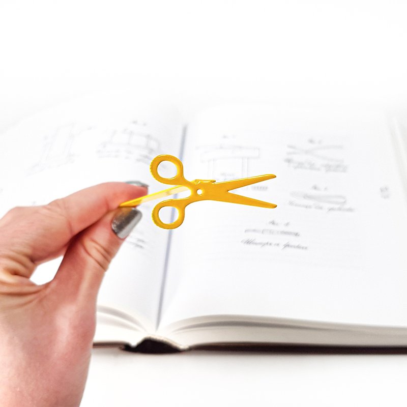 Sturdy metal bookmark Scissors. Small bookish gift for craft loving bookworms - 書籤 - 其他金屬 黃色