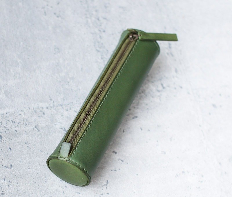 Olive green leather handmade cylinder pencil case - กล่องดินสอ/ถุงดินสอ - หนังแท้ สีเขียว