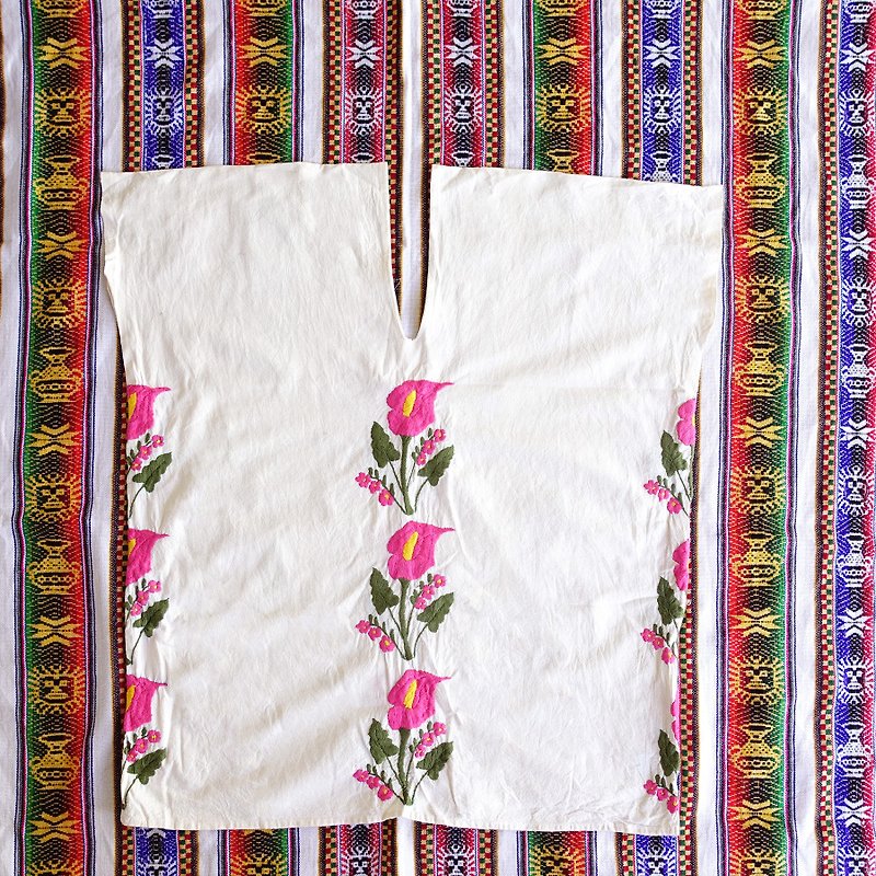 caftanピースのジャケット刺繍BajuTua /ヴィンテージ/レア！メキシコピンクのオランダカイウユリ - トップス - コットン・麻 ホワイト