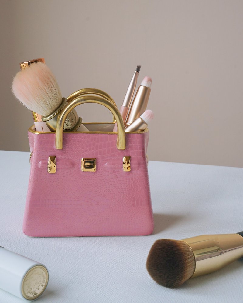 Customized handmade ceramic handbag, makeup pen storage tube, vase - ของวางตกแต่ง - ดินเผา สึชมพู